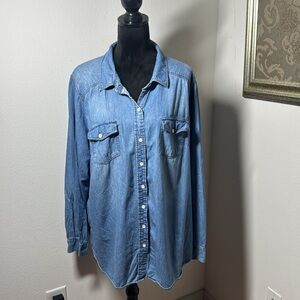 Torrid Taylor Medium wash denim buttoned down long sleevesn shirt blouse Sz 3X